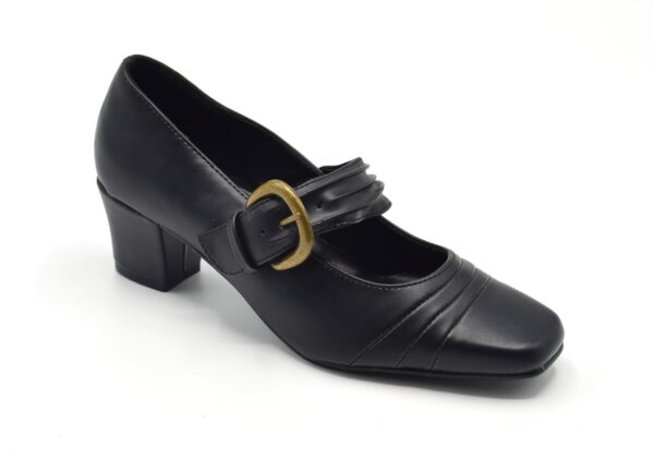 Fantique Square Toe Block Heel Courts with Buckle